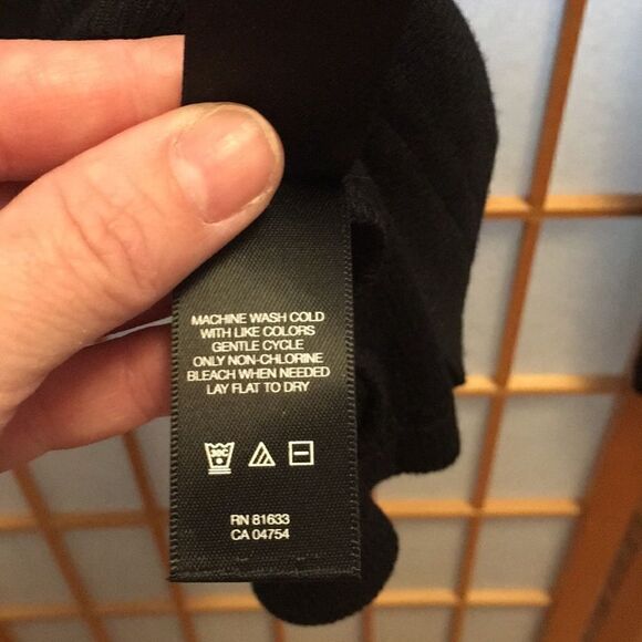 Kenneth Cole New York L/S Vneck Ribbed Top - Picture 8 of 8